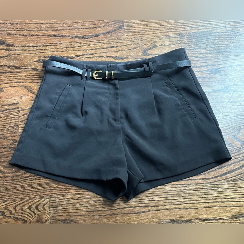 FOREVER 21 BLACK SHORTS WITH BELT SIZE S